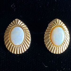 💛 Vintage 10k Yellow Gold Fan Opal Earrings